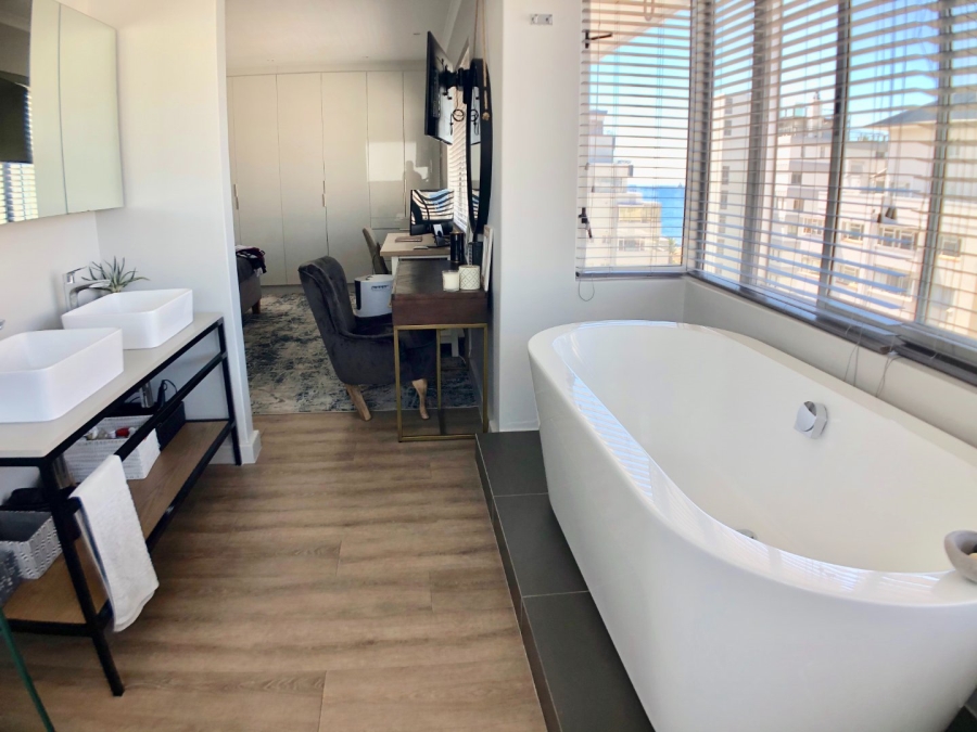 2 Bedroom Property for Sale in Sea Point Western Cape